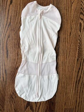 Happiest Baby - Light Pink Stars Infant Sleep Sack - Size Medium ( 12-18lbs)